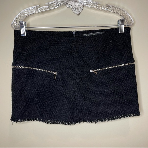 Zara Trafaluc Short Black Raw Edge Wool Blend Skirt. R-8 - Picture 2 of 4